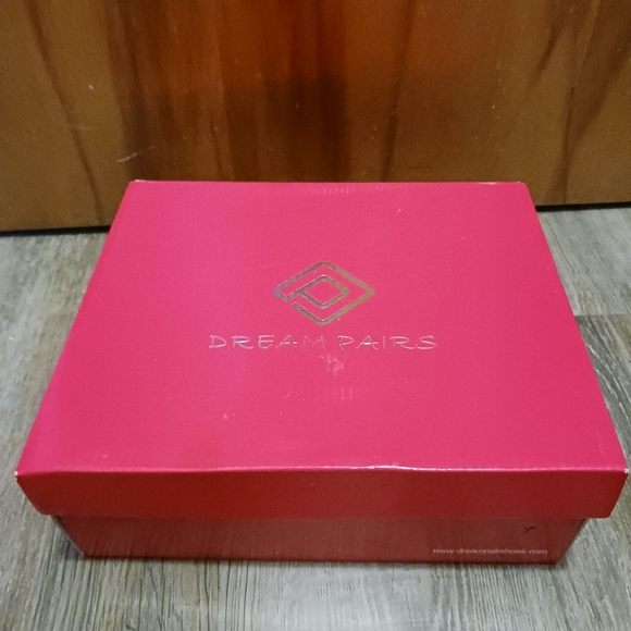 Like-New DREAM PAIRS Red Heels Sz 9 - Picture 15 of 16